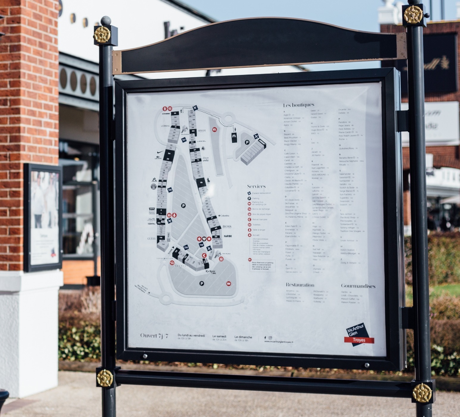 Projet Supports de communication - McArthurGlen Troyes