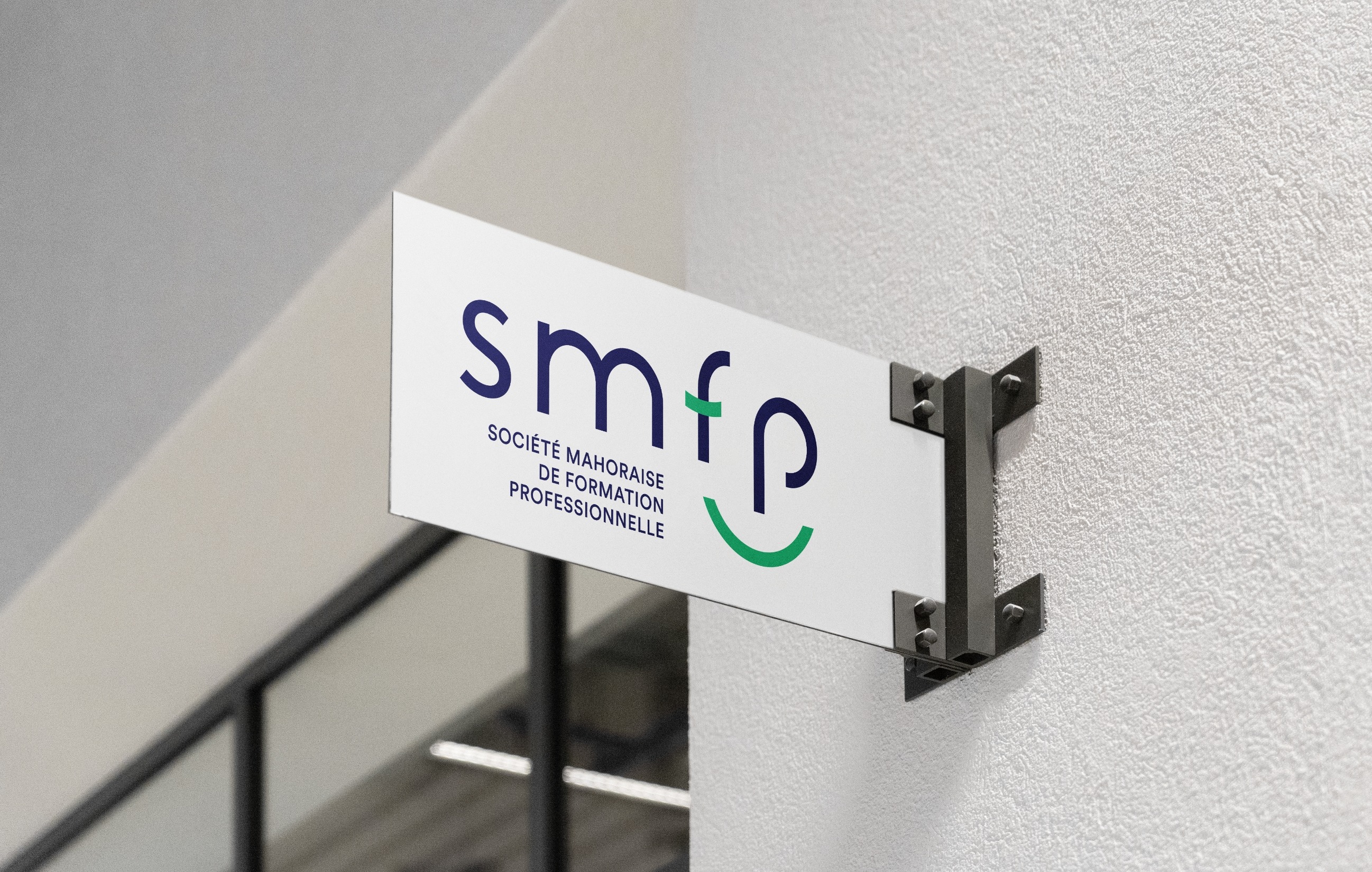 Signalétique SMFP : logo sur enseigne