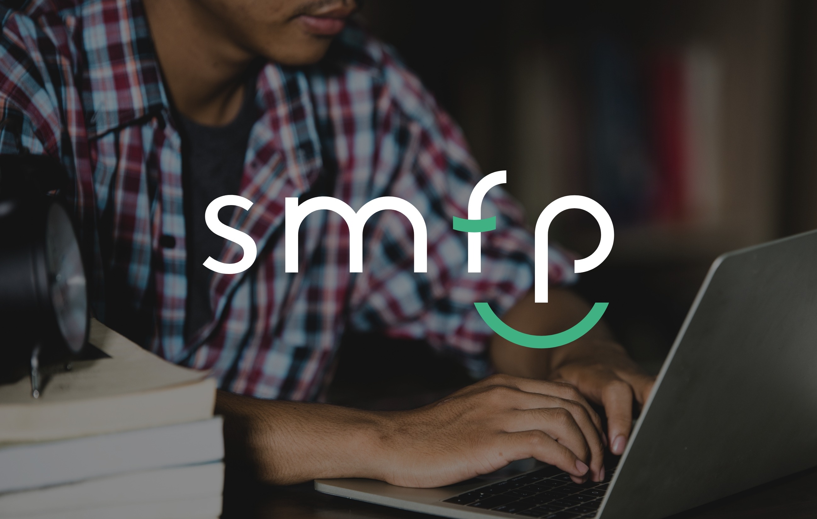 Logo SMFP sur fond photographique