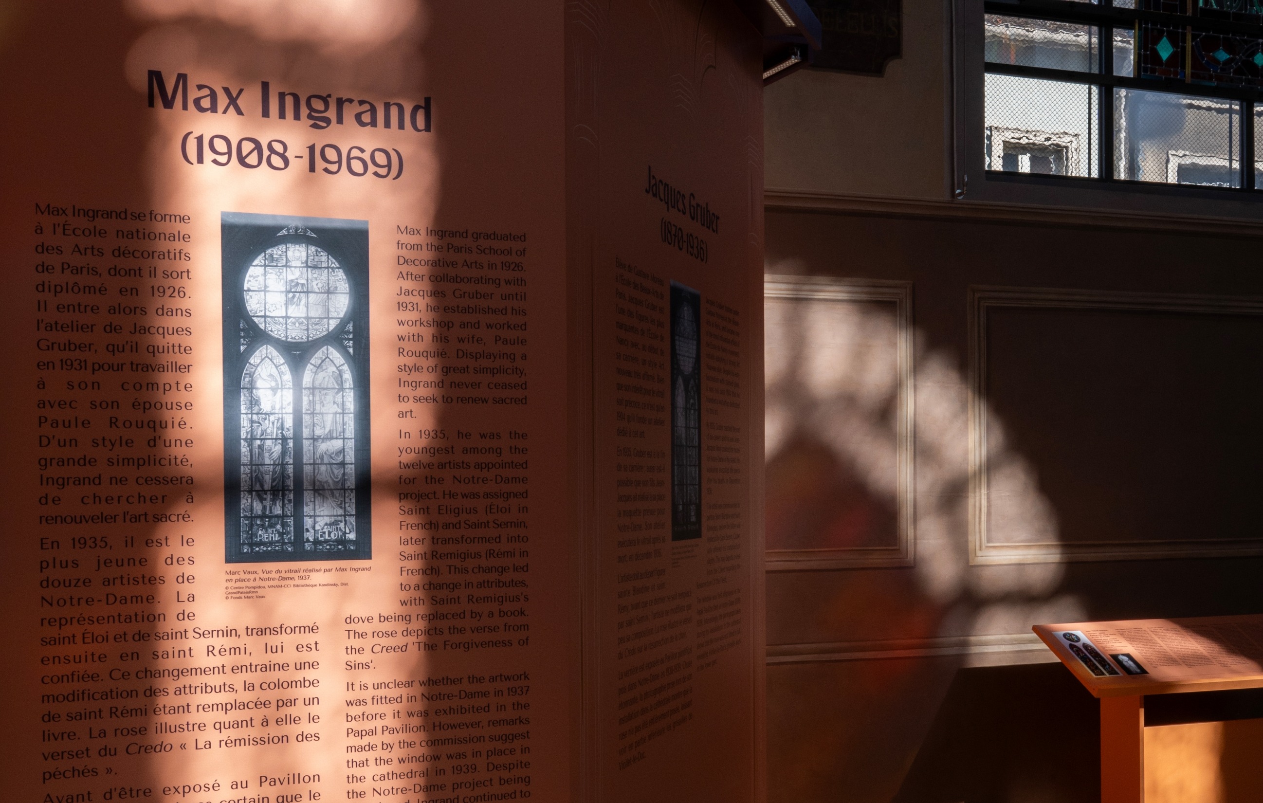 Scénographie exposition Notre-Dame de Paris : la querelle des vitraux