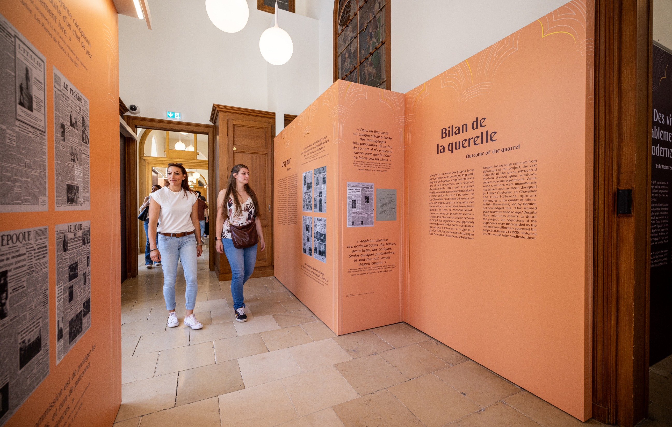 Scénographie exposition Notre-Dame de Paris : la querelle des vitraux