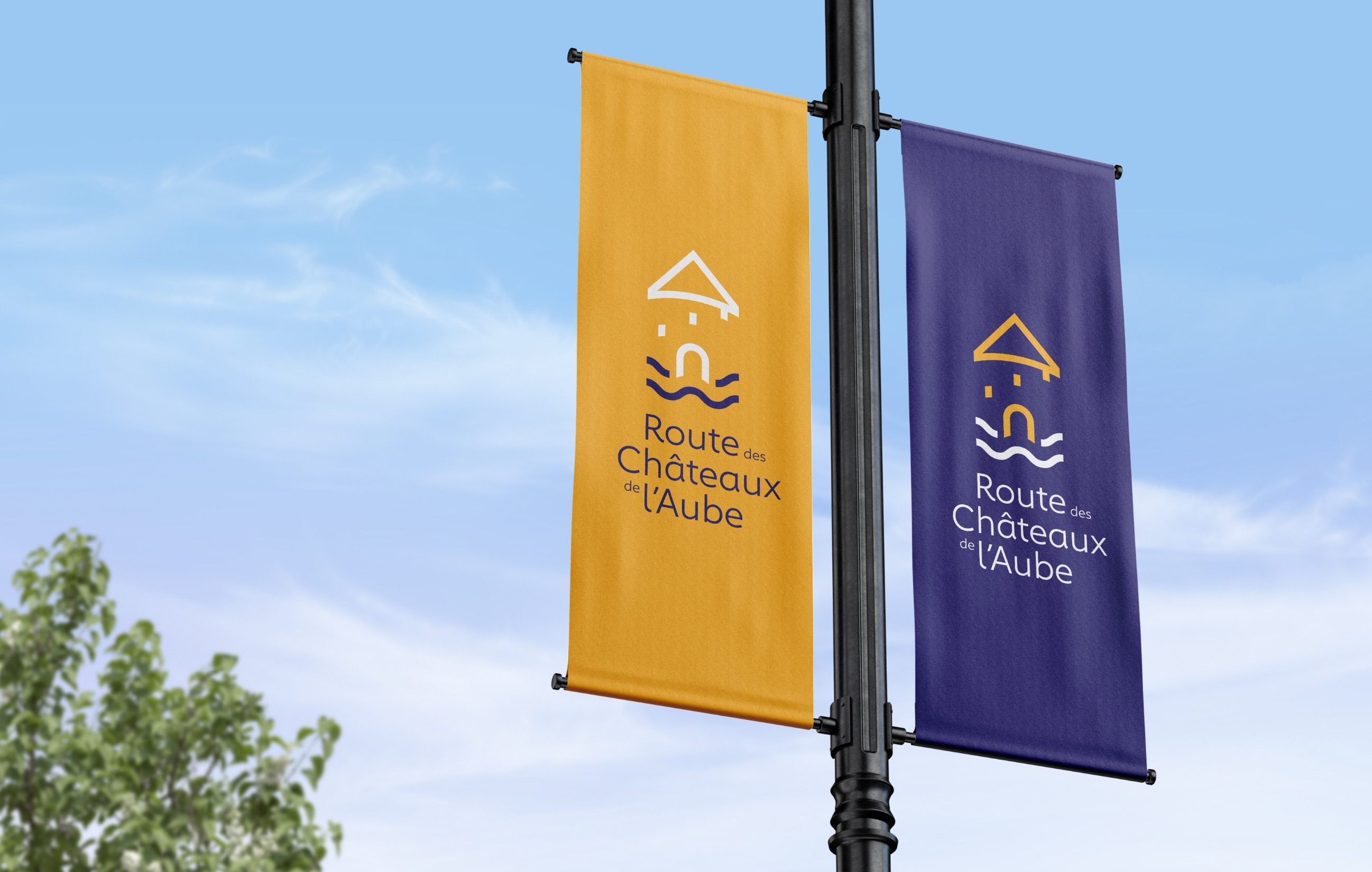 Oriflamme avec le logo de la Route des châteaux de l'Aube